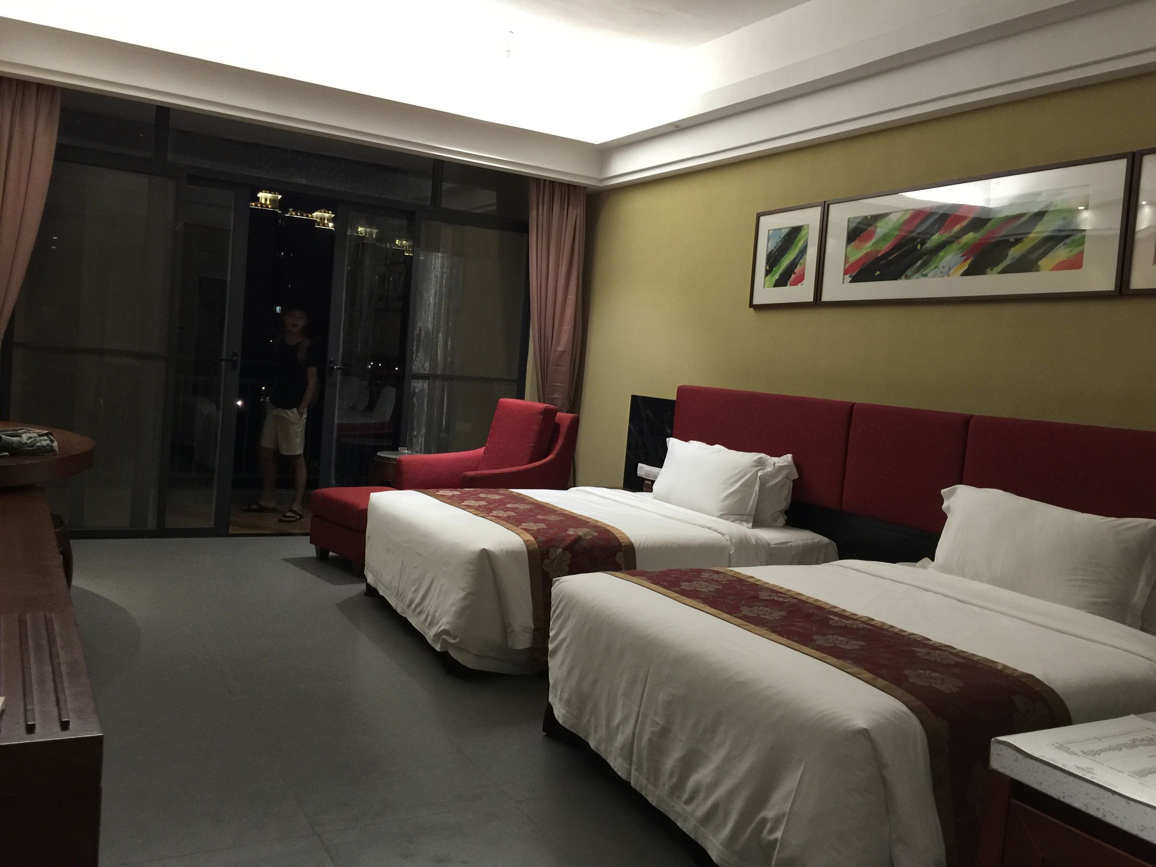 雷州樟树湾大酒店价格,雷州樟树湾大酒店有特大饭桌吗