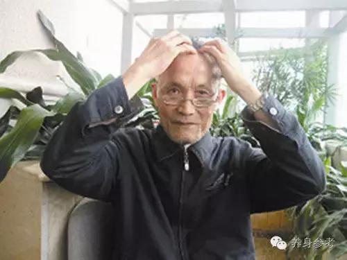 告别白发其实很简单,白发三千丈缘愁似个长的后一句