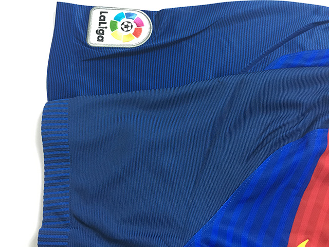 巴萨16-17赛季阵容,巴塞罗那主客场球衣