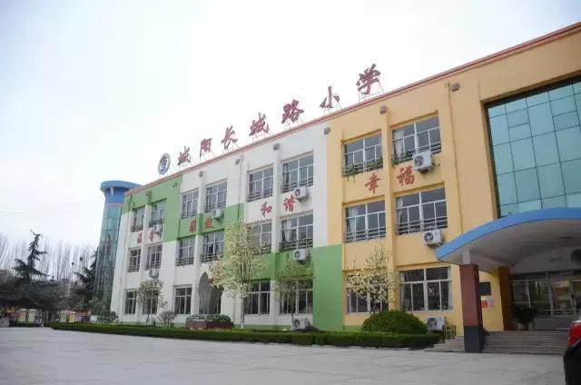 青岛城阳哪里踢足球,踢足球厉害的小屁孩