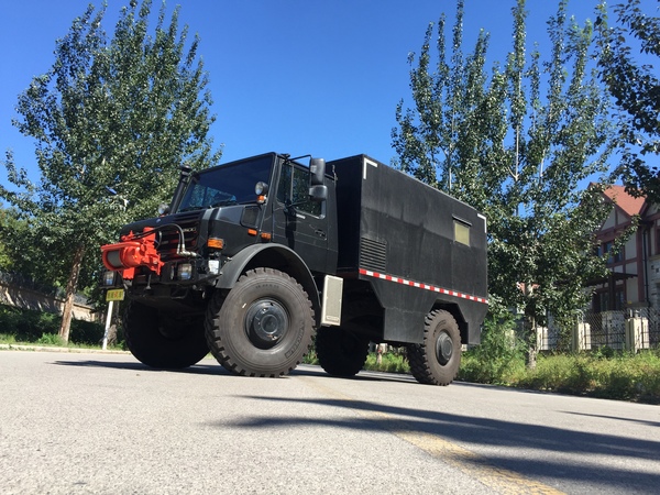 乌尼莫克六驱越野车,用军