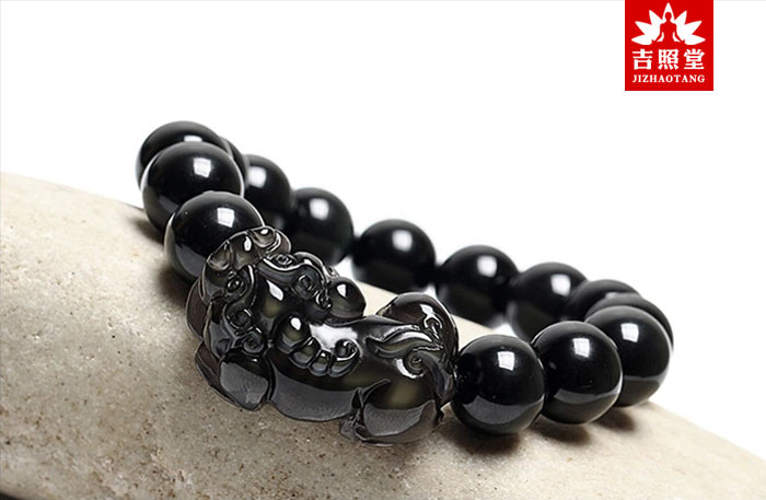 貔貅手链头朝哪边戴是正确的,男生貔貅头朝向
