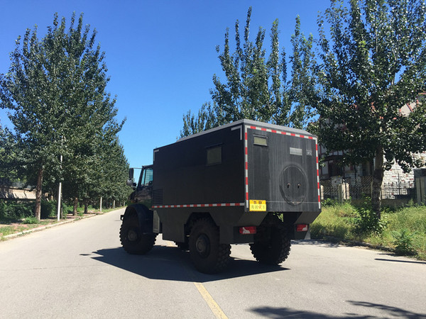 乌尼莫克六驱越野车,用军