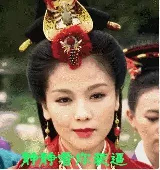 天呐!年轻情侣亲个嘴后