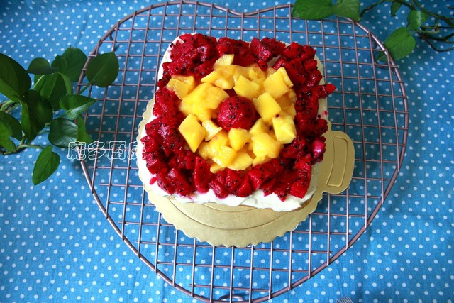 8寸彩虹慕斯蛋糕的做法全过程,周末在家给孩子做甜品图片