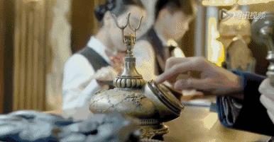 王凯给谁送过生日礼物,王凯过生日剧组给他惊喜