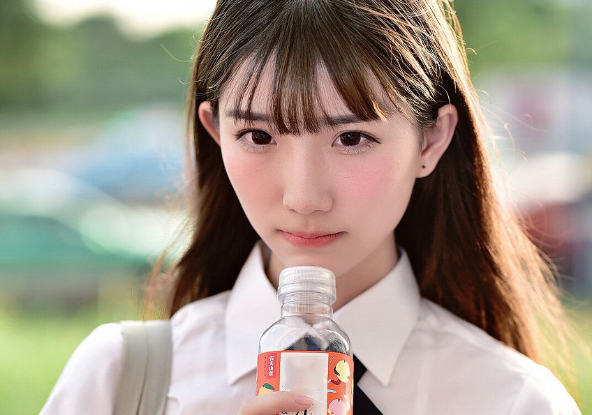 小说：保安和快递员争风吃醋，只因小区里一位女孩长得太漂亮