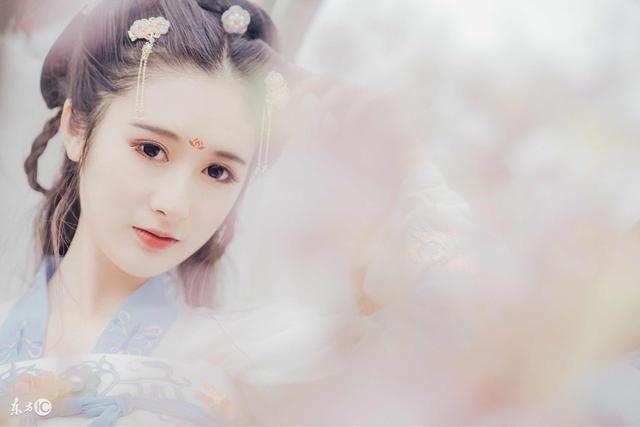 小说：大婚之日，侯爷没来迎亲，嫡女临时换新郎，与死对头拜堂