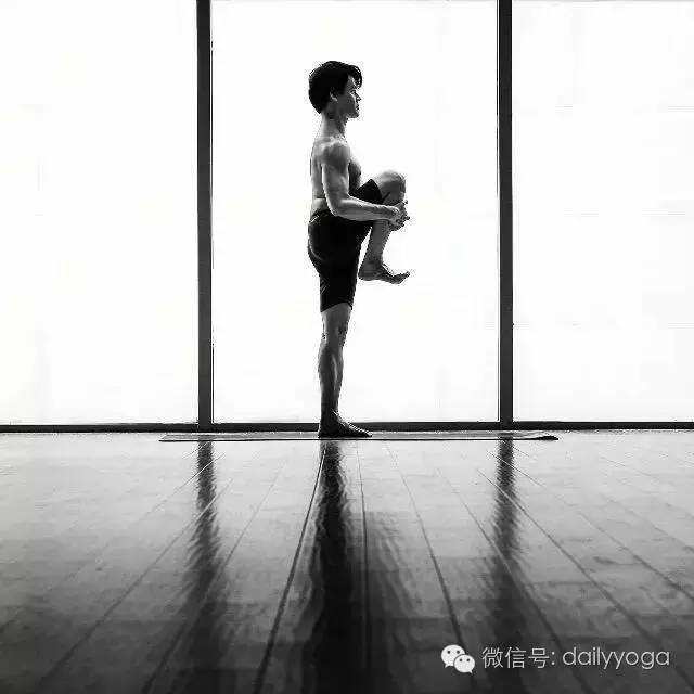 山式是瑜伽最基础体式,基础好看的瑜伽体式