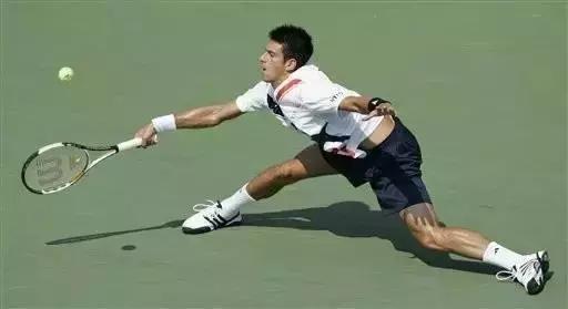 网球红土鞋和硬底鞋的区别,草地和红土网球鞋的区别