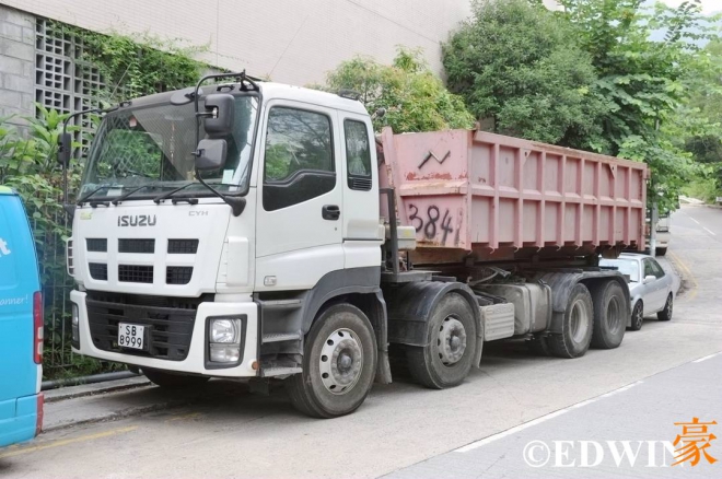 经典的日系卡车这里都有？香港街头某货运停车场实拍