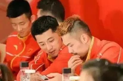 张继科香港表演赛撩妹,张继科爱撩妹