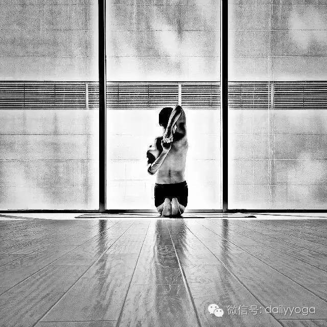 山式是瑜伽最基础体式,基础好看的瑜伽体式