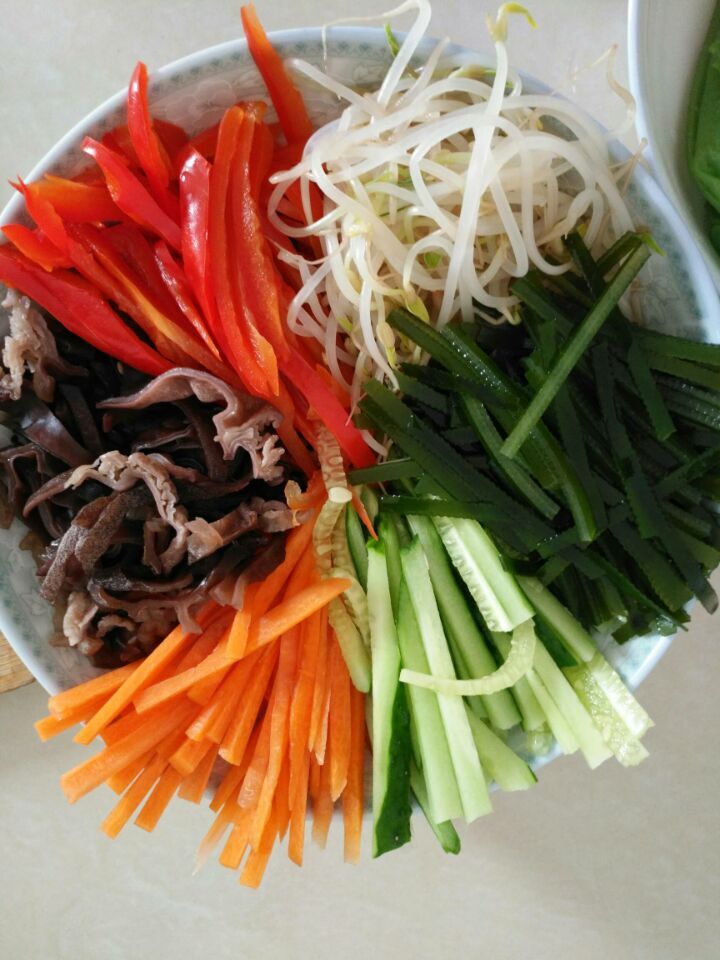 自制调料汁凉皮,蔬菜汁凉皮制作方法