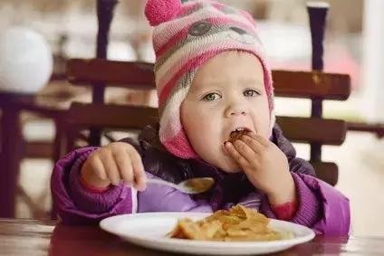 益生菌喂养宝宝会不会便秘,保健品益生菌适合婴儿吃吗