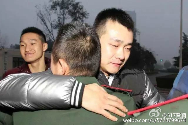 ​战友，是旧屋墙脚的一坛老酒