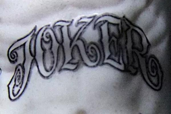 这个痞气满满的小丑，是人群中最扎眼的那个