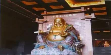 一口气看懂寺庙布局和佛像,寺庙大殿拜佛图