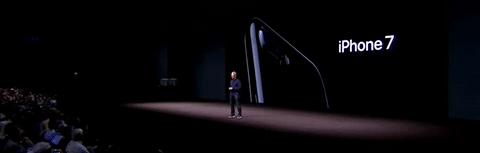 一台iPhone7可以看4次Bigbang，买10双Vans