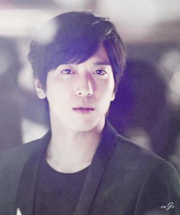 40岁眼周适合用什么样的眼霜,眼周发黑适合用什么眼霜