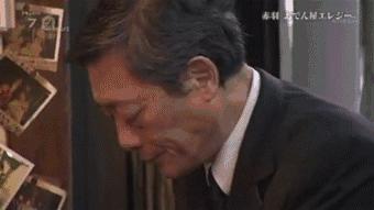 这家在街角开了60年的小摊，只卖一种料理，连个座位都没有，却把大家都暖哭了