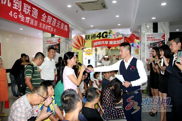 iPhone7烟台联通首发85后美女果粉抢“头彩”