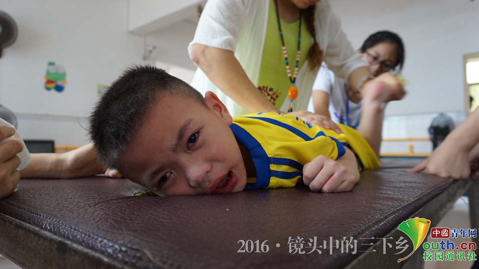 广东医科大学走进脑瘫儿童点滴记录“折翼天使”