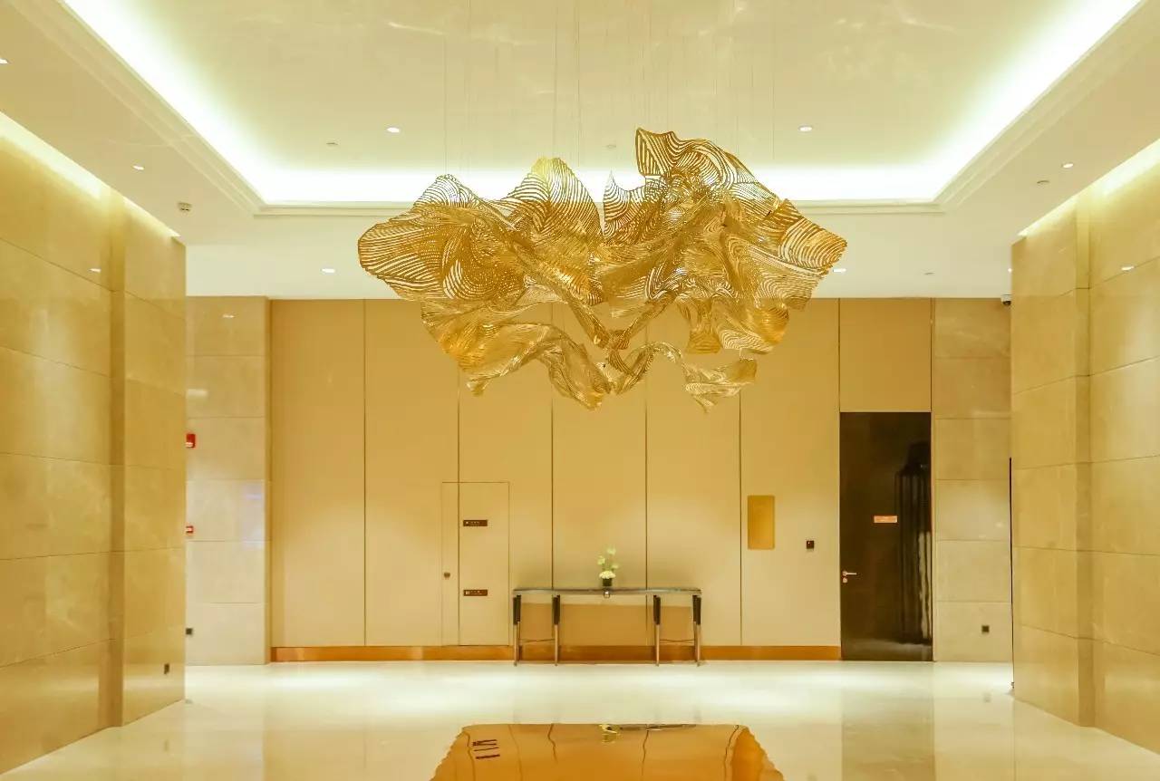 武汉世茂希尔顿酒店怎么去,武汉世茂希尔顿酒店攻略