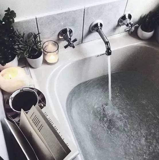 UTOP10丨分手后如何疗伤?问久经沙场的霉霉就对了!