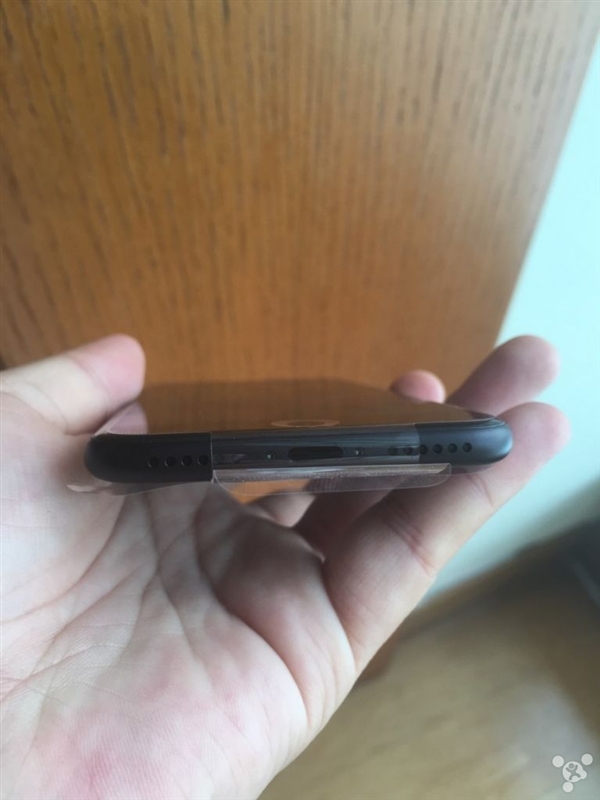 网友晒首批iPhone7开箱：黑色、玫瑰金成主流