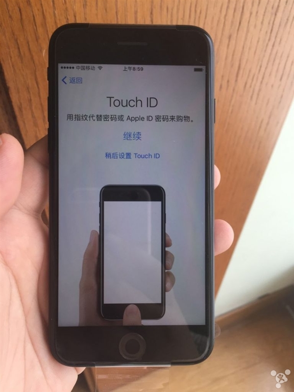 网友晒首批iPhone7开箱：黑色、玫瑰金成主流