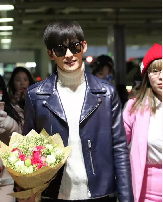 常规款皮夹克适合哪个季节穿,皮夹克什么季节穿合适