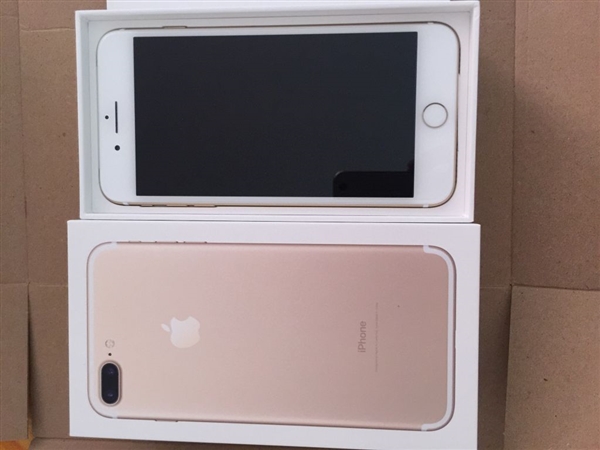 网友晒首批iPhone7开箱：黑色、玫瑰金成主流