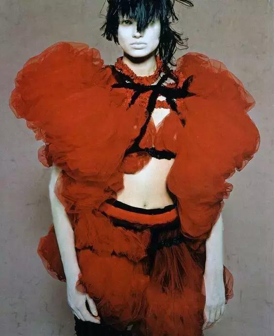 解构主义设计师川久保玲,川久保玲解构主义