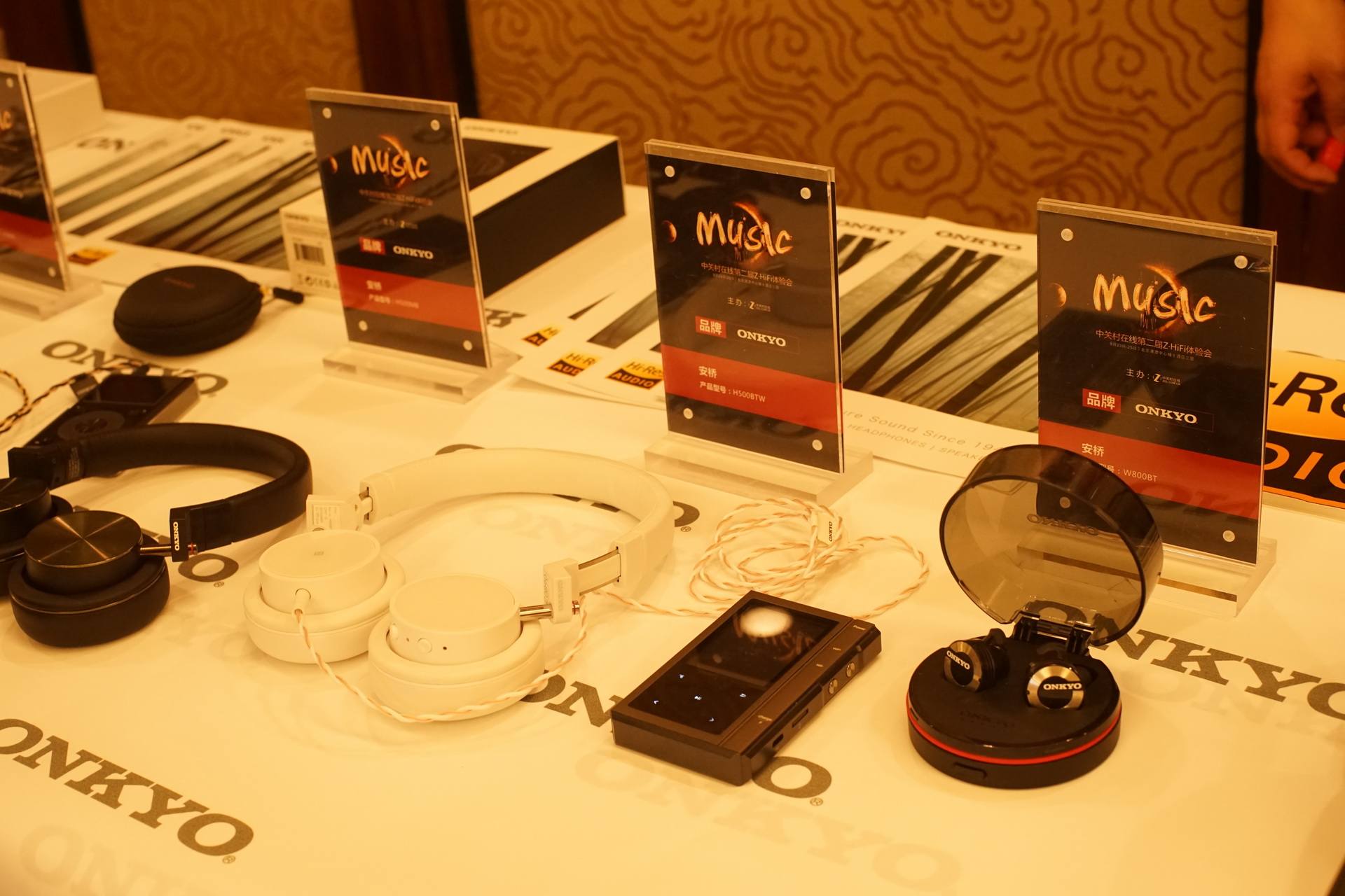 某IT垂直网站四度转手失败，只能开展会卖HIFI耳机器材了？