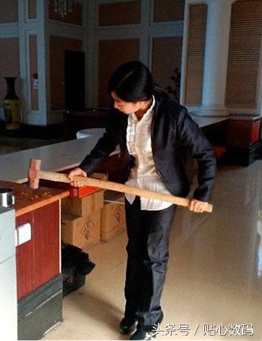 老婆,今天中午太热了,我多花了一块钱!