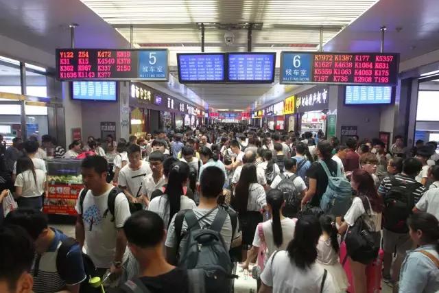 国庆节当天抢火车票好抢吗,国庆节火车票抢票成功率高吗