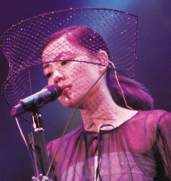 王菲经典歌曲至少还有你,王菲唱到灵魂深处的歌