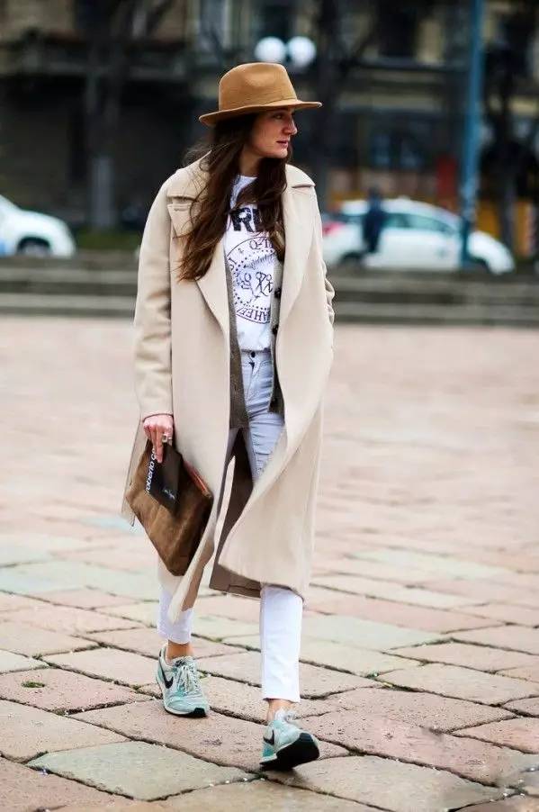 卫衣穿搭扎眼,卫衣穿在里面怎么搭配