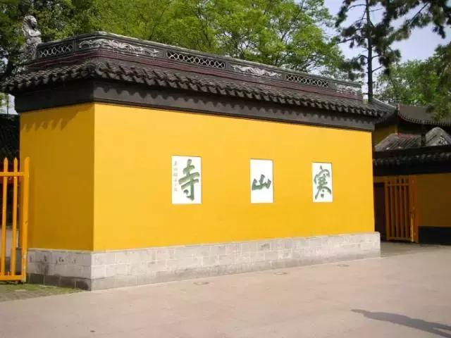 一口气看懂寺庙布局和佛像,寺庙大殿拜佛图