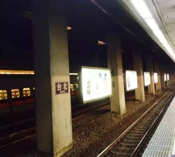 台湾游!阿迪耐克比大陆便宜太多,一定要带上最大的行李箱！