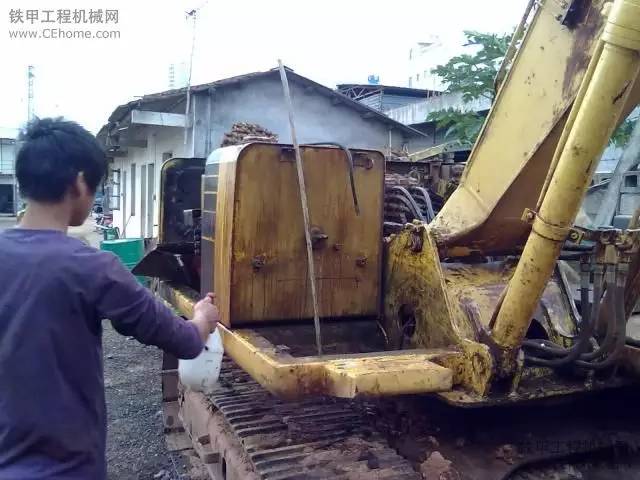 为什么二手挖机市场那么便宜,深圳现在二手挖机便宜了吗