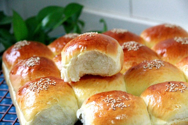自己在家用烤箱做简单点的面包,初学者用烤箱做小面包