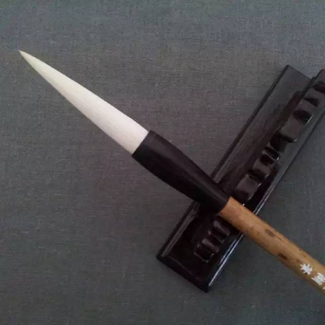 毛笔用完需要彻底清洗干净嘛,怎样清洗毛笔才是正确的