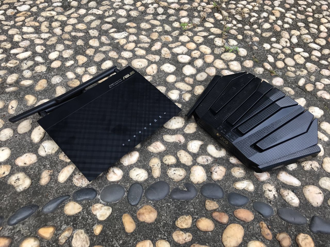 华为和华硕路由器穿墙哪个好,华硕ax3000路由器穿墙