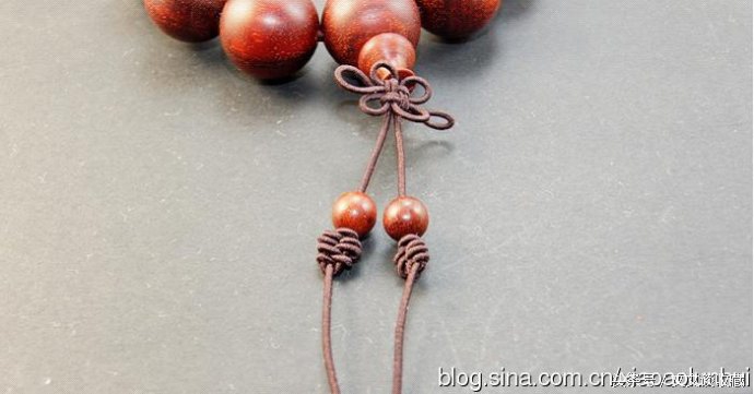 单股弹力绳手串收尾打结图解,穿手串的方法视频教程