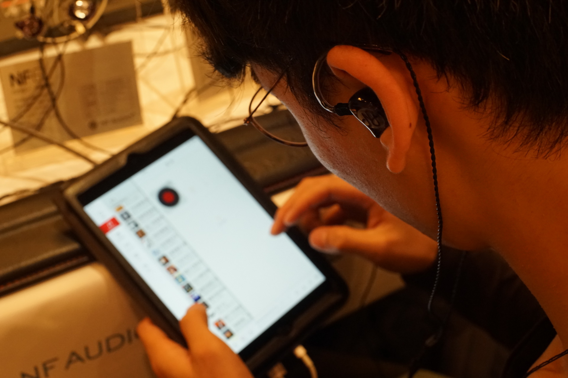 某IT垂直网站四度转手失败，只能开展会卖HIFI耳机器材了？