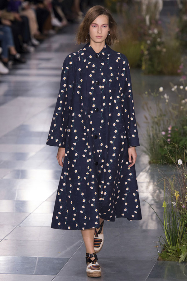 让PaulSmith七彩条纹包成为你肩头的整个春天