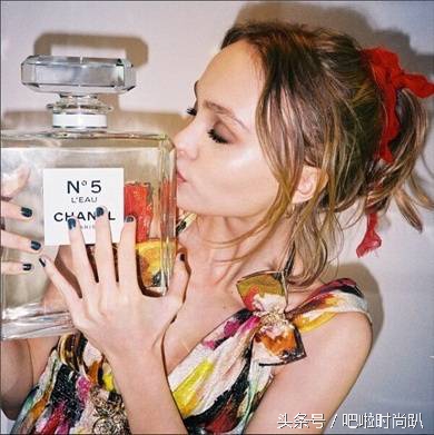 林允素颜嘟嘴,林允摆拍