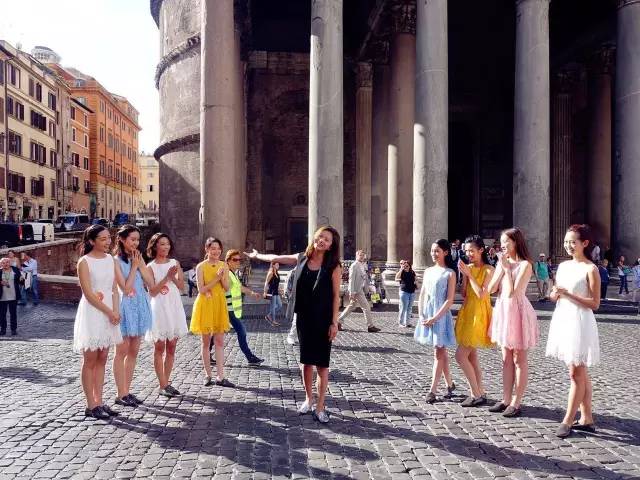 中华小姐海外之旅：许愿池边的东方少女